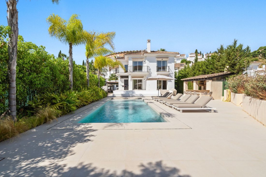 Villa in Marbella, Andalusia, Spain 1 - 17129098