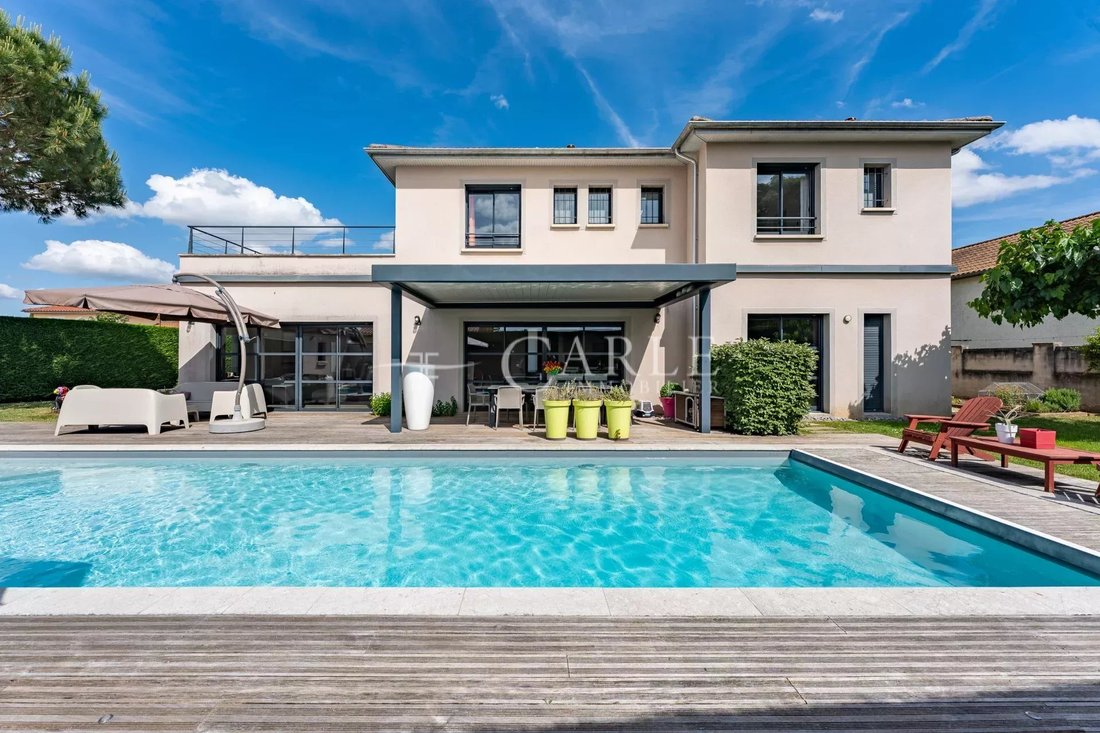 Villa in Genas, Auvergne-Rhône-Alpes, France 1 - 15905993