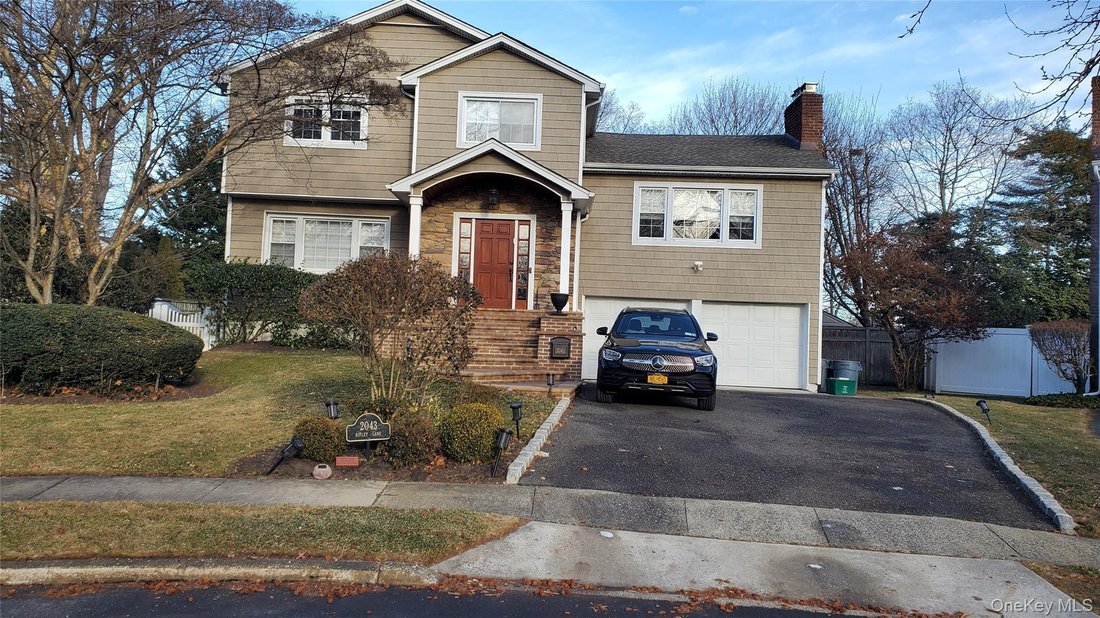 House in Merrick, New York, United States 1 - 17128934