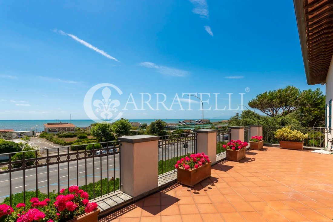Villa in Ronchi, Massa, Italy 3 - 11541479