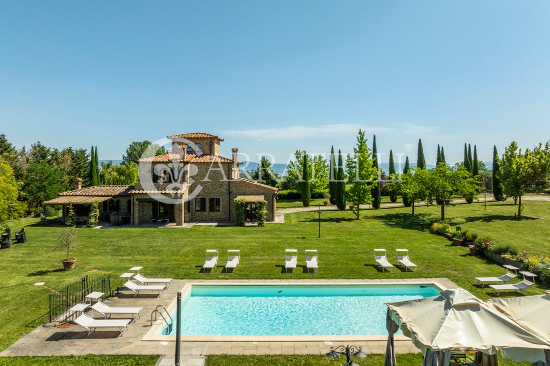 Villa in Castiglione del Lago, Umbria, Italy 2 - 14428953