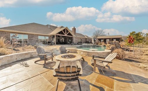 House in Alvord, Texas, United States 1