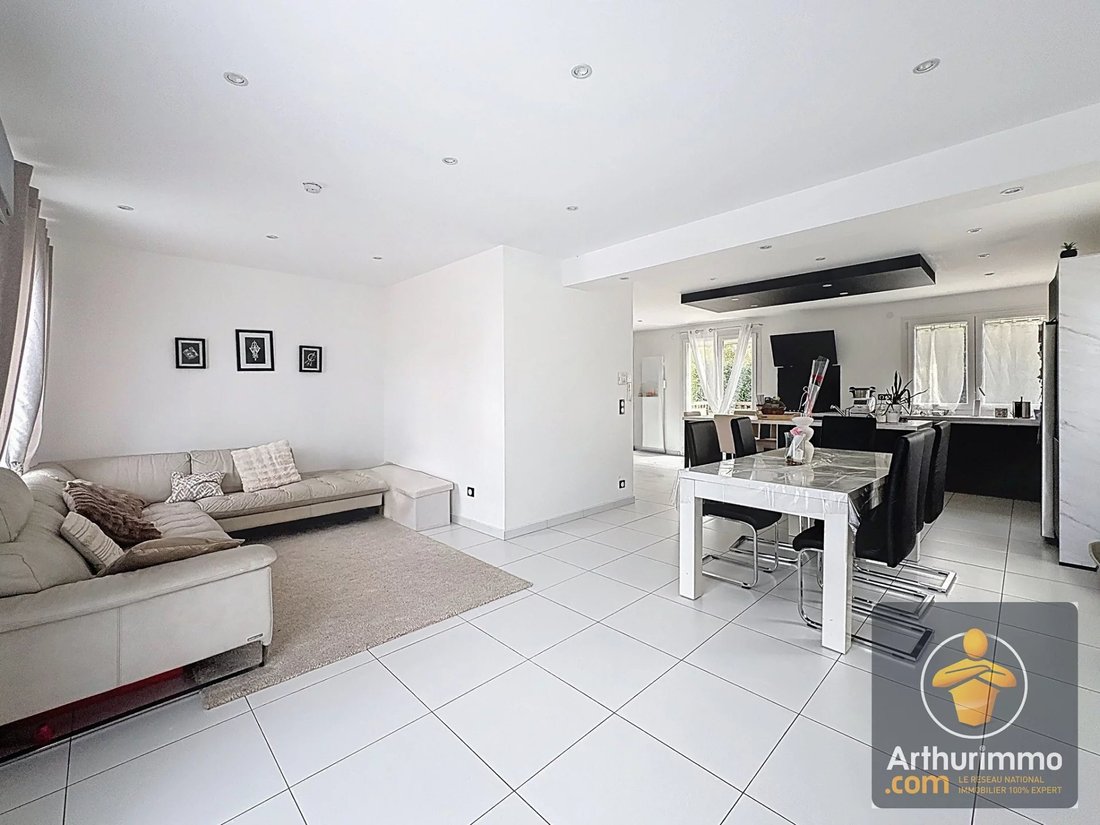 House in Yerres, Ile-de-France, France 2 - 17127294