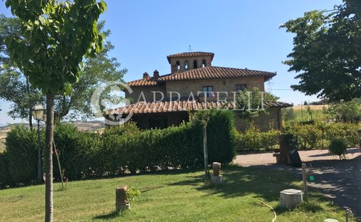 Country House in Castiglione del Lago, Umbria, Italy 1
