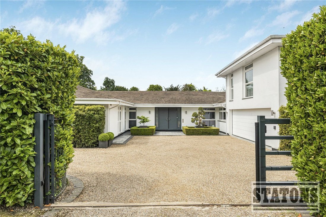 House in Barnet, England 1 - 17131322