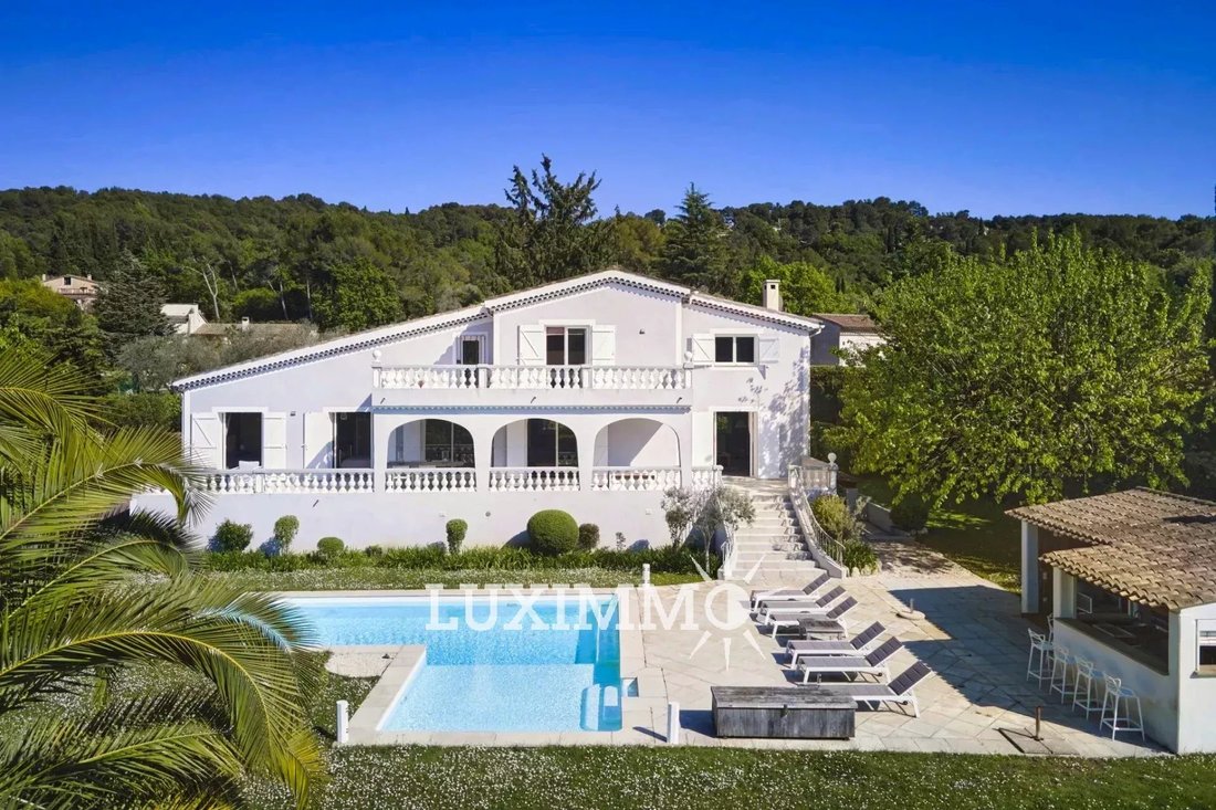 Villa in Mougins, Provence-Alpes-Côte d'Azur, France 1 - 13734048