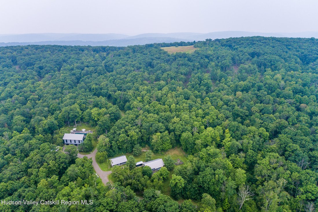 House in Austerlitz, New York, United States 1 - 17101843