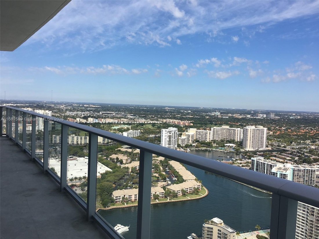 Co Op in Hallandale Beach, Florida, United States 3 - 14870460