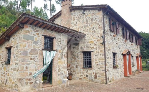 Country House in Compitese, Capannori, Tuscany 1