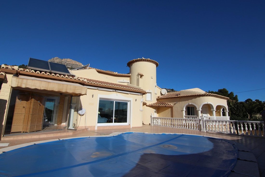 Villa in Calp / Calpe, Valencian Community, Spain 1 - 17118030