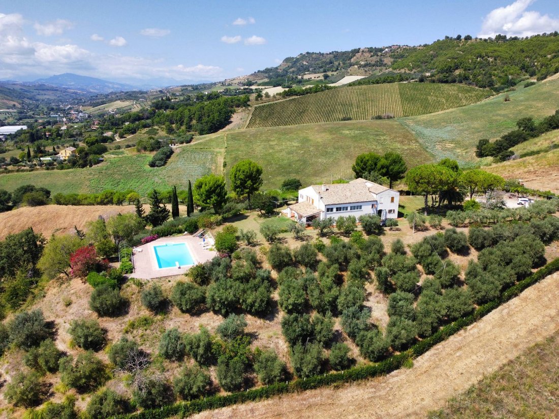 Country House in Ripatransone, Marche, Italy 2 - 17111025
