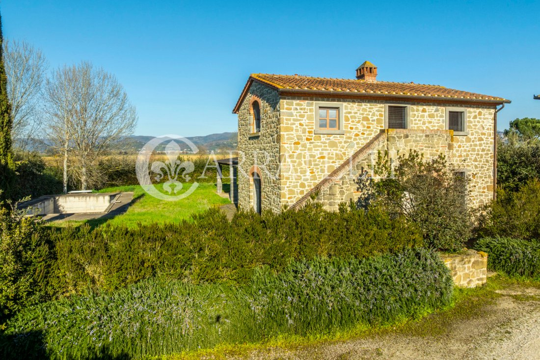 Country House in Fratta-Santa Caterina, Cortona, Tuscany 2 - 15258679