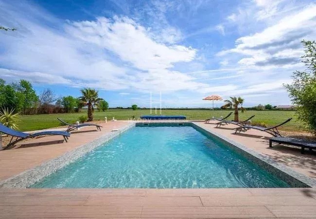 Estate in Arles, Provence-Alpes-Côte d'Azur, France 2 - 17099955