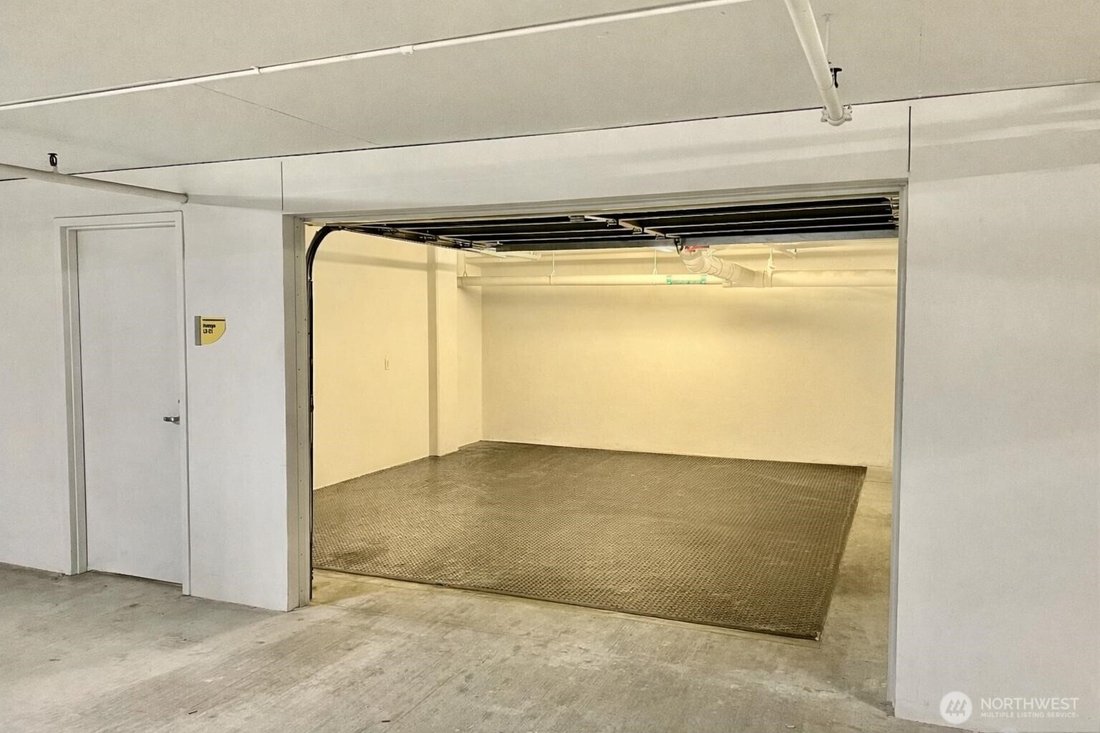 Condo in Bellevue, Washington, United States 3 - 17128323