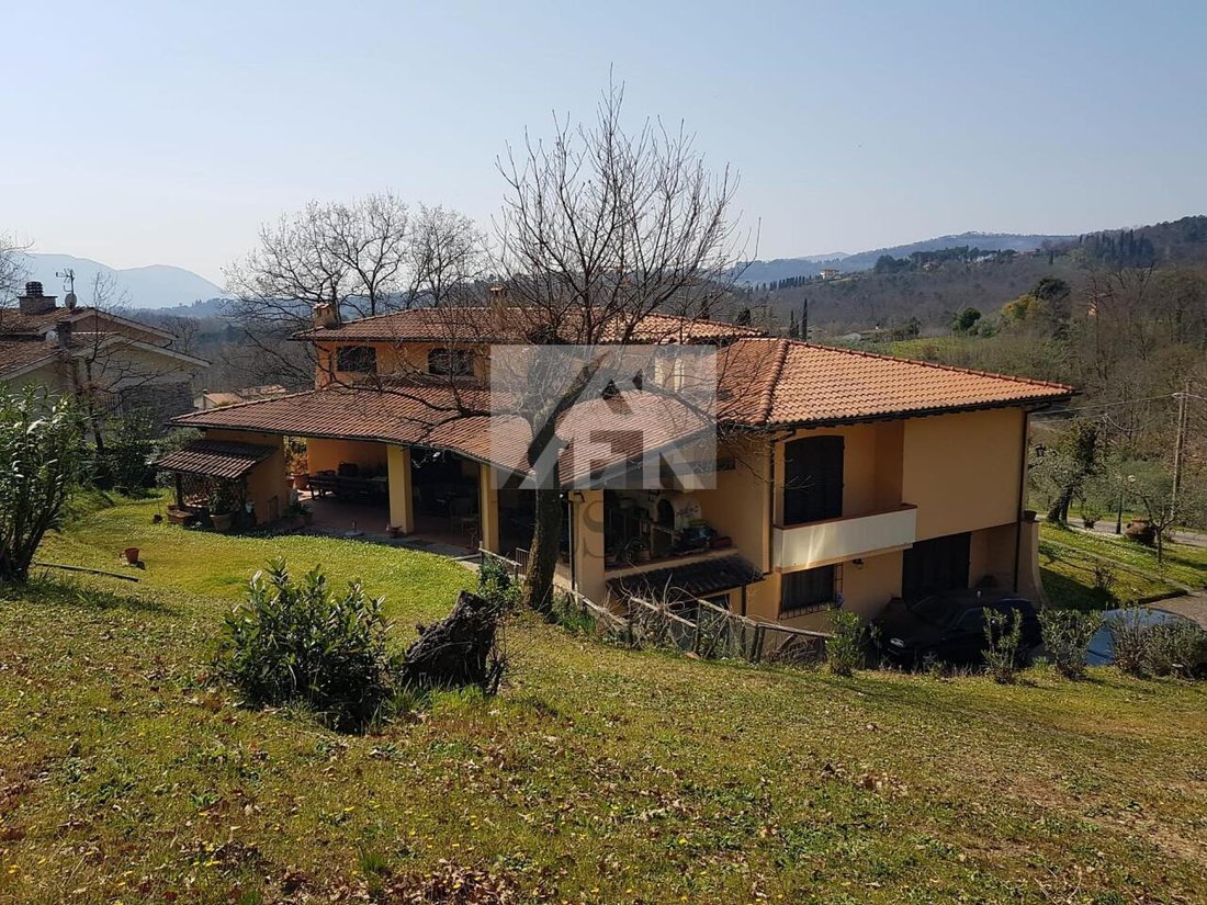 Villa in Pieve di Brancoli, Lucca, Tuscany 3 - 11988393