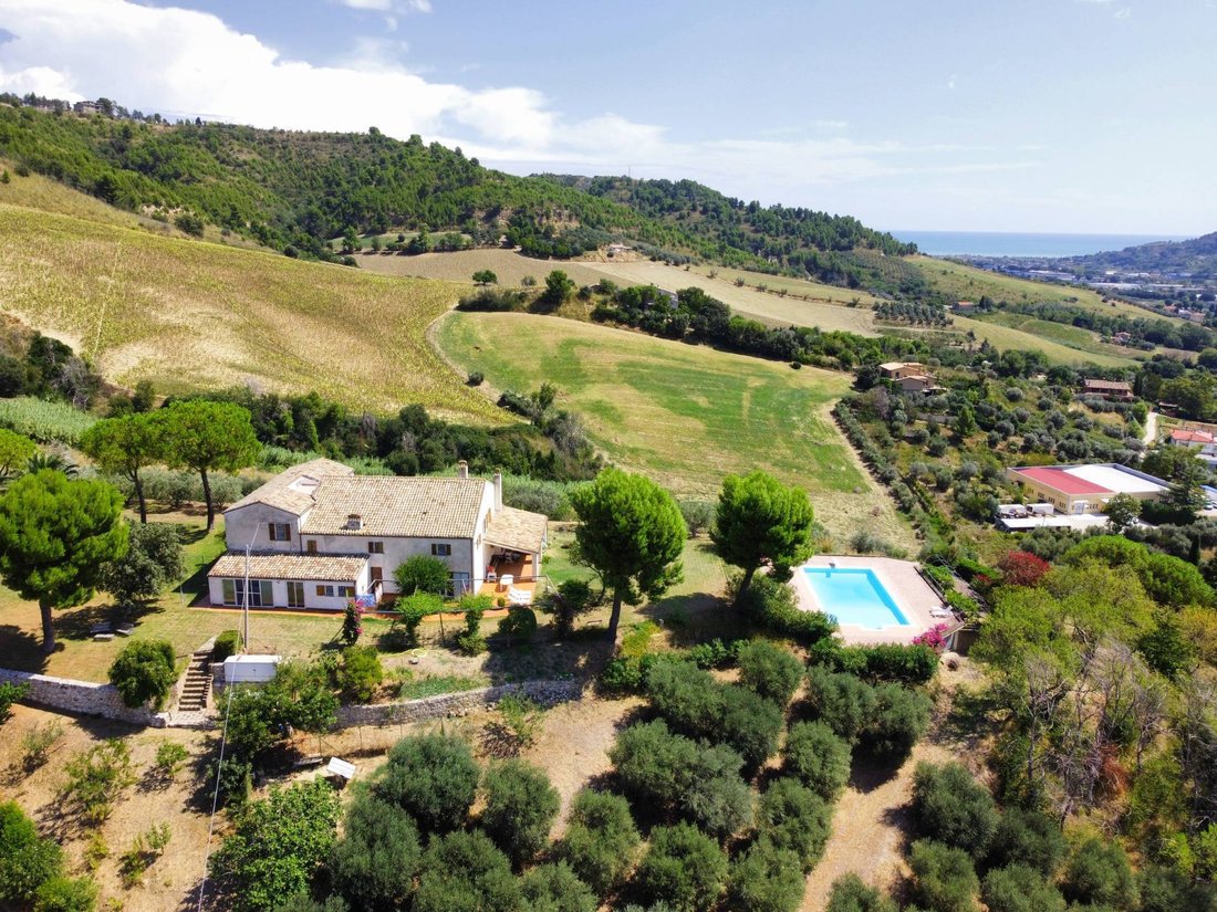 Country House in Ripatransone, Marche, Italy 3 - 17111025