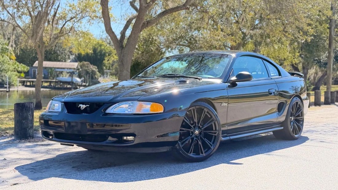 Coupe in Tampa, FL, United States 5 - 16909854