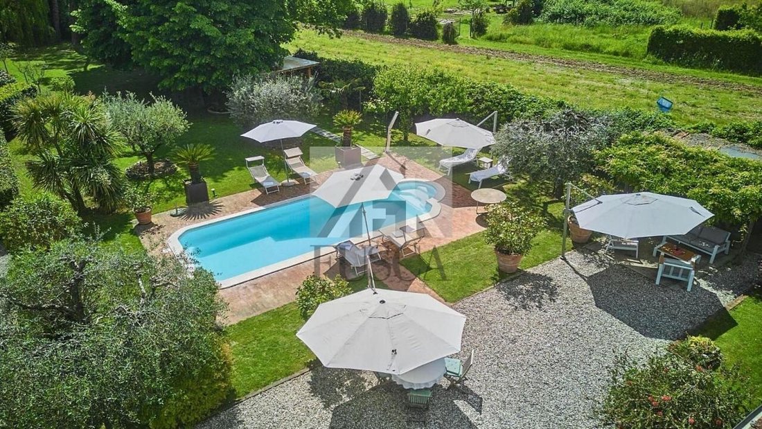 Villa in Porcari, Tuscany, Italy 5 - 12124756