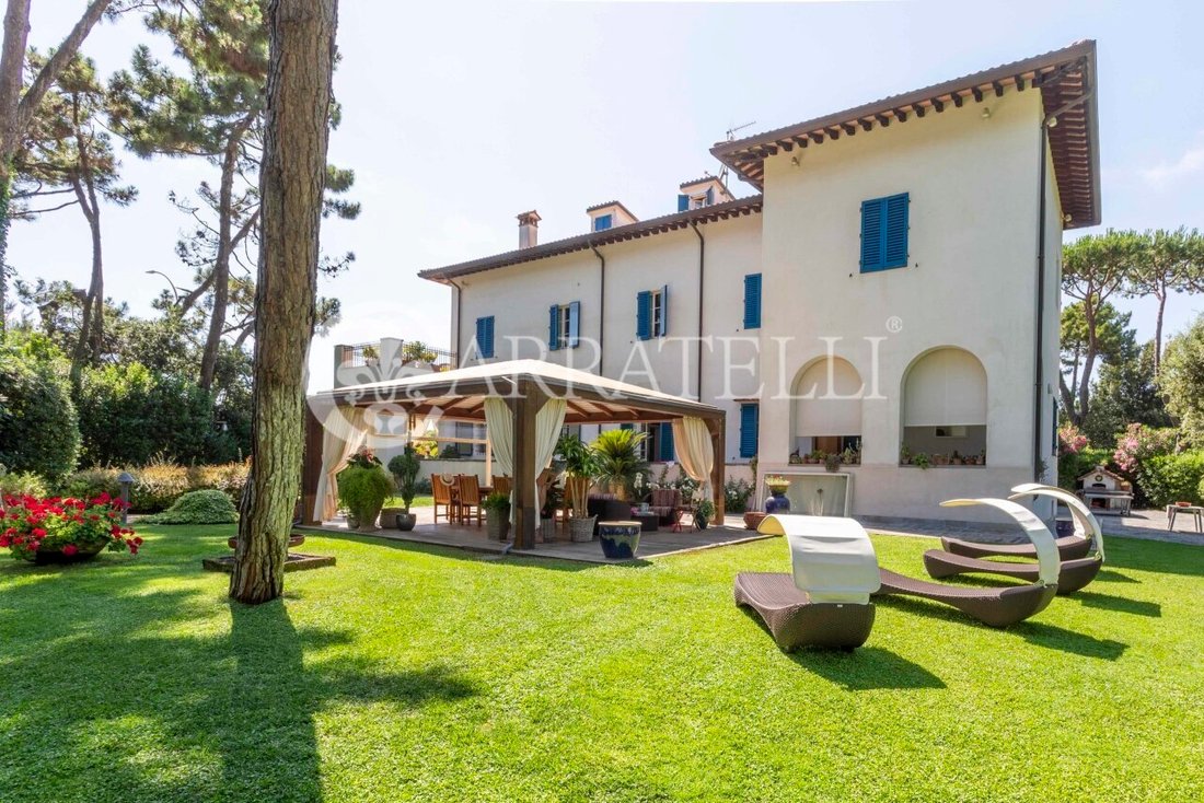 Villa in Ronchi, Massa, Italy 4 - 11541479