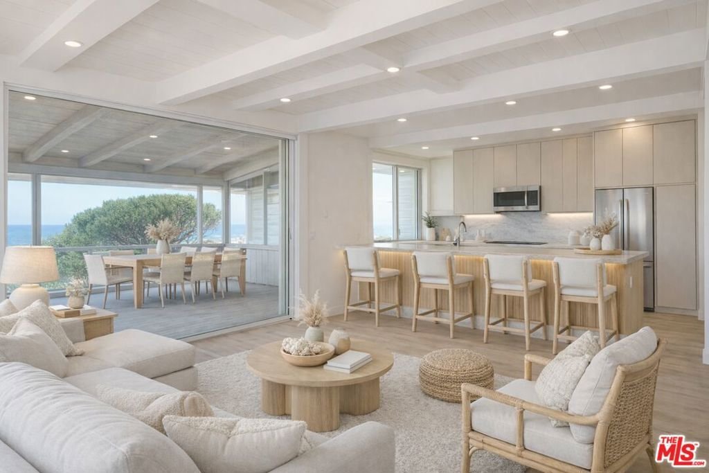 Malibu, California, United States 5 - 16685933