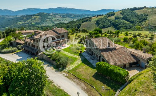 Landhaus in Valfabbrica, Umbrien, Italien 1
