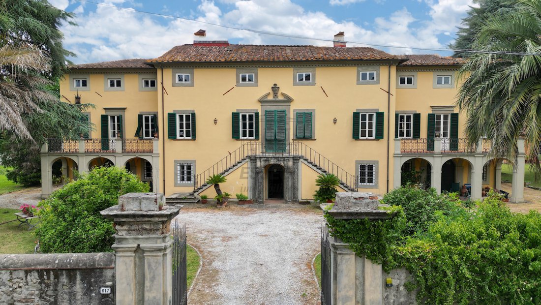 Villa in Pieve di Brancoli, Lucca, Tuscany 2 - 15857669