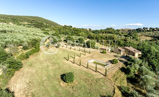 Country House in Trequanda, Tuscany, Italy 1