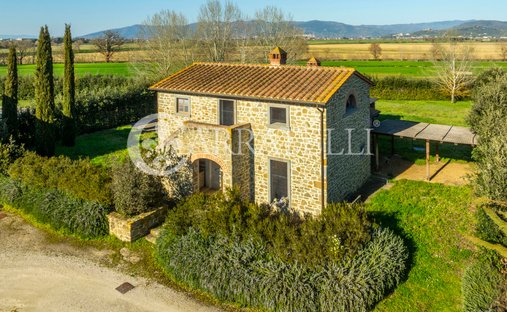 Country House in Fratta-Santa Caterina, Cortona, Tuscany 1
