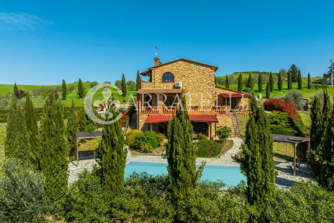 Corps de ferme à Volterra, Toscane, Italie 4 - 15488050