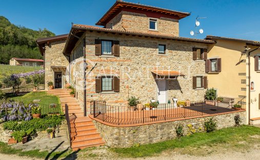 Country House in Vicchio, Tuscany, Italy 1