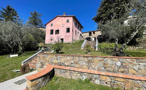 Country House in Pieve di Brancoli, Lucca, Tuscany 1