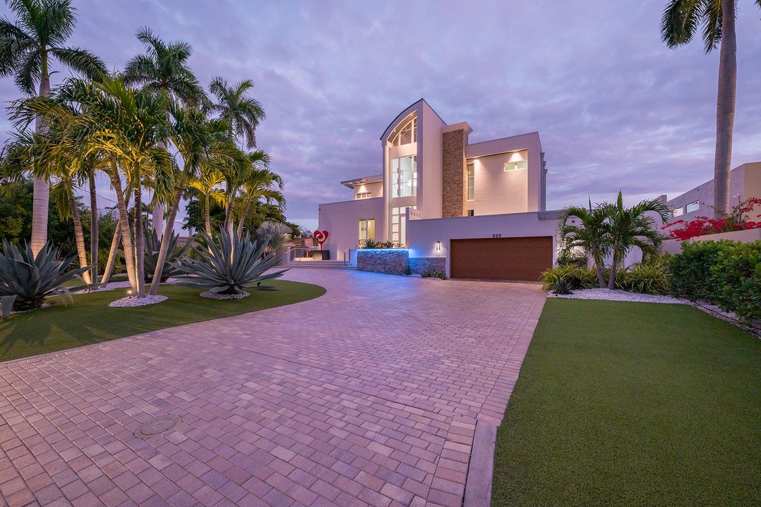 Sarasota, Florida, United States 2 - 17100732