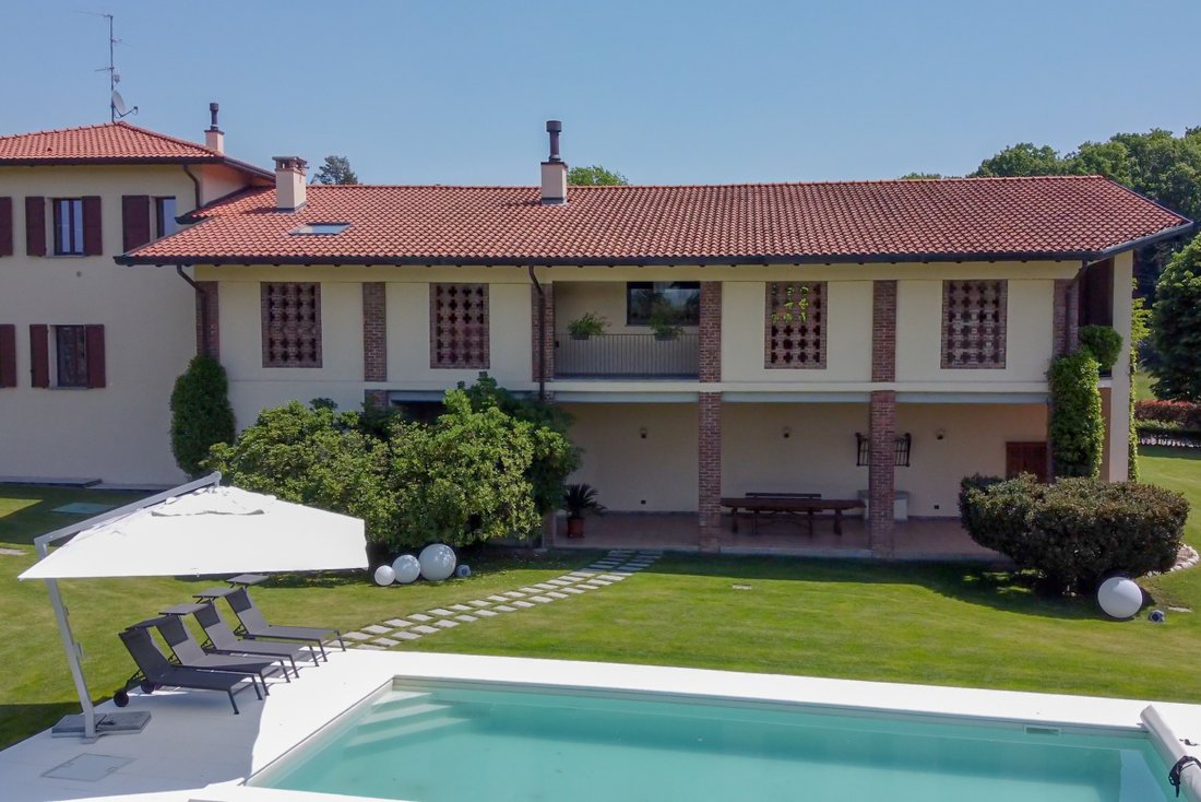 Villa in Venegono Superiore, Lombardy, Italy 4 - 12095075