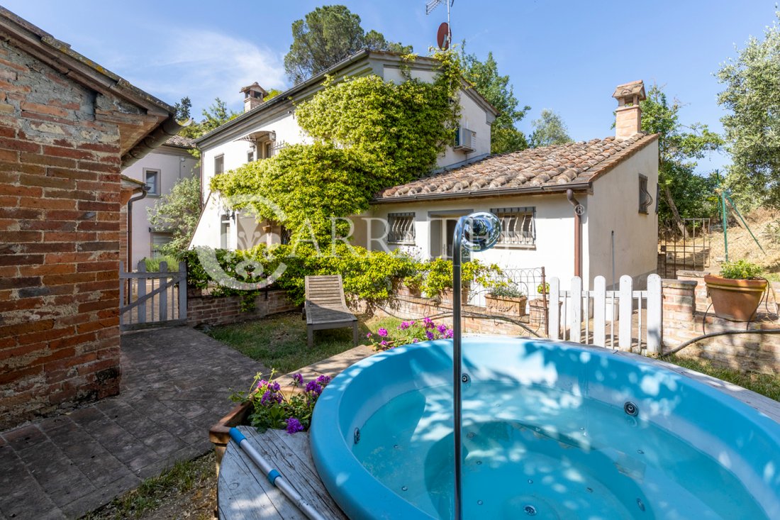 Villa in Foiano della Chiana, Tuscany, Italy 4 - 13843475