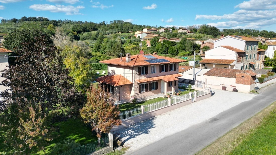 Villa in Compitese, Capannori, Tuscany 2 - 16471412