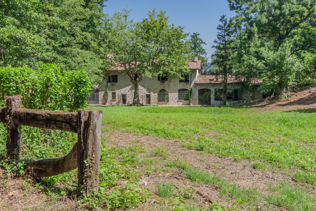 Villa in Anzano del Parco, Lombardy, Italy 2 - 12327152