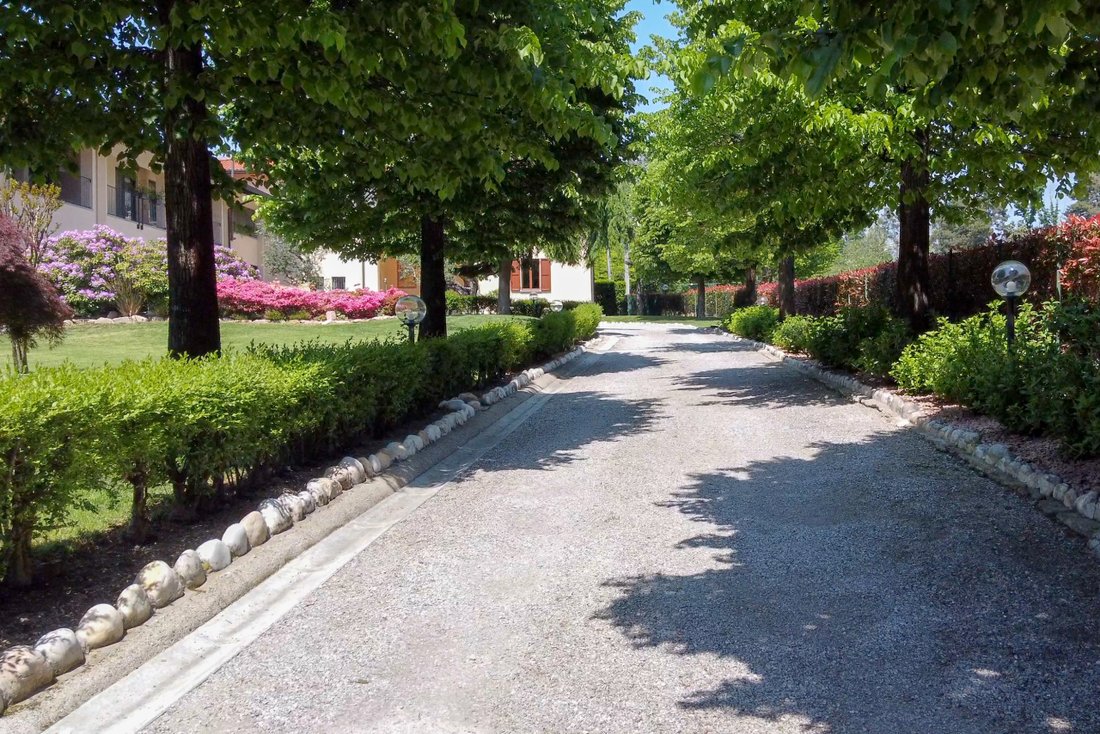 Villa in Venegono Superiore, Lombardy, Italy 3 - 12095075