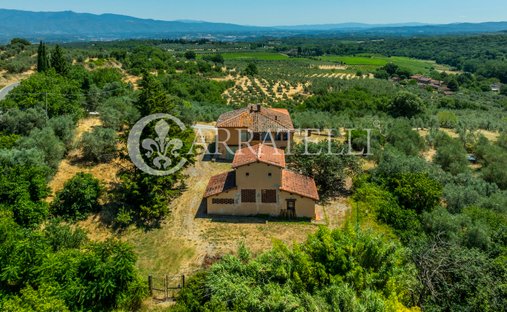 Country House in Battifolle-San Giuliano-Chiani, Arezzo, Tuscany 1