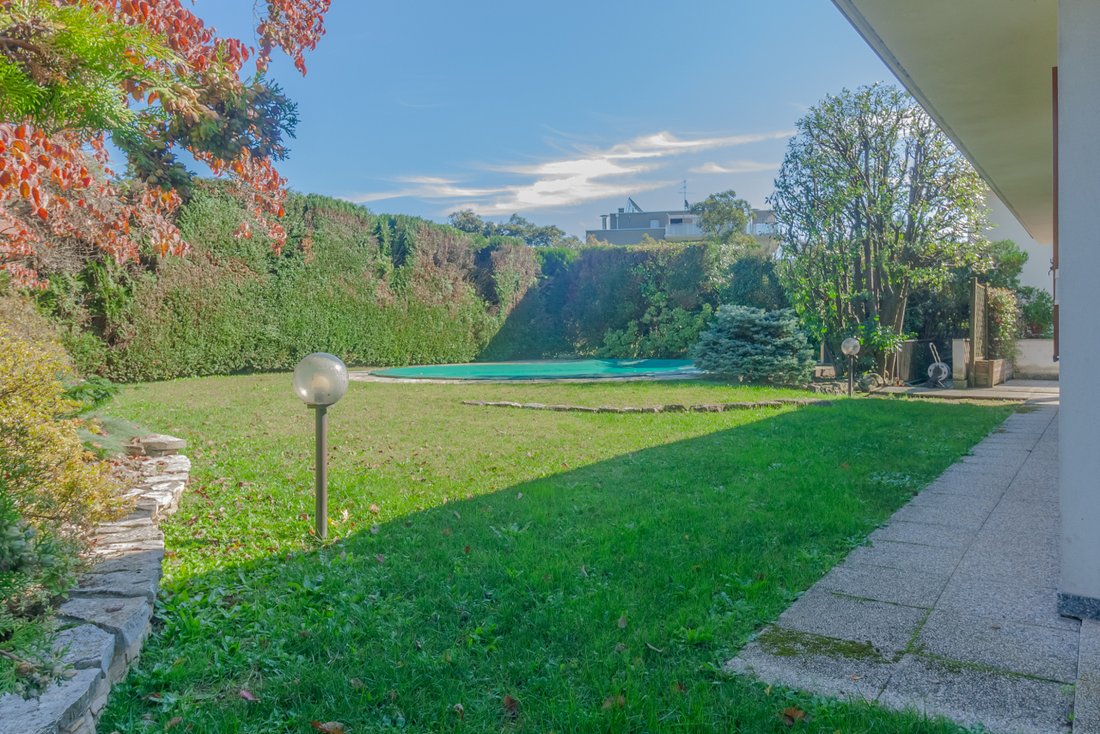 Villa in Brugnola, Cantu, Lombardy 5 - 14830326