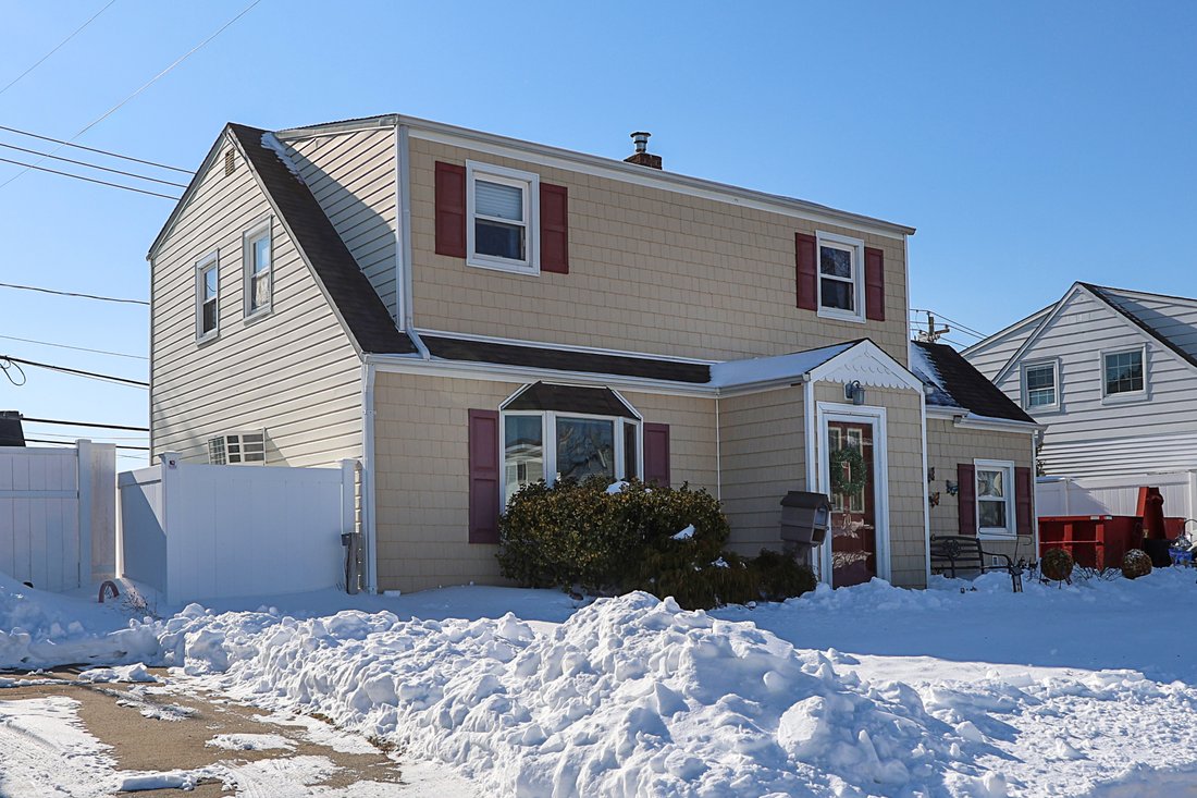 House in Levittown, New York, United States 1 - 17099383
