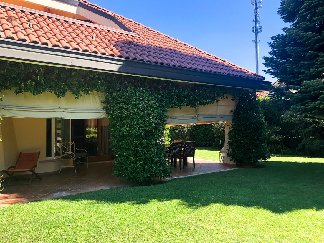 Villa in Lesmo, Lombardy, Italy 1 - 12094991