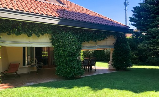Villa a Lesmo, Lombardia, Italia 1