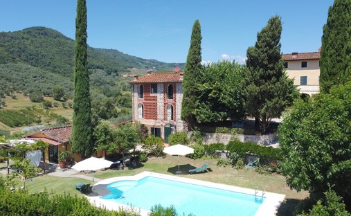 Country House in Pieve di Brancoli, Lucca, Tuscany 1
