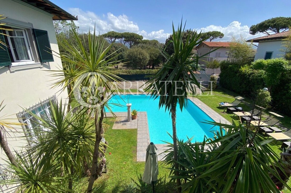 Villa in Vittoria Apuana, Forte dei Marmi, Tuscany 1 - 15533341