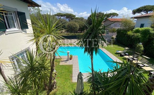 Villa in Vittoria Apuana, Forte dei Marmi, Tuscany 1