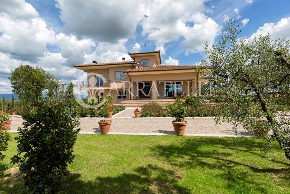 Villa in Foiano della Chiana, Tuscany, Italy 2 - 11948736
