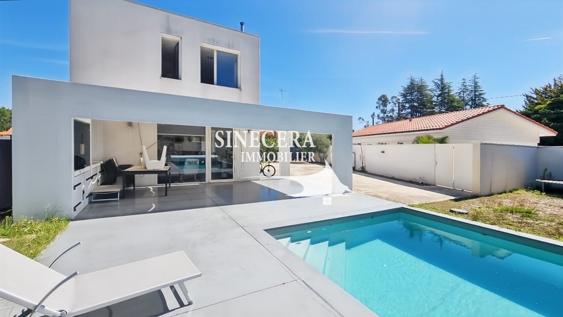 Villa in Biscarrosse, Nouvelle-Aquitaine, France 1 - 17113224