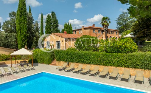 Country House in Castiglione del Lago, Umbria, Italy 1