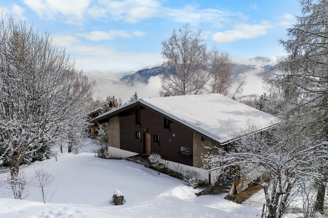 Spacious Chalet Close From The Center Of Anzère