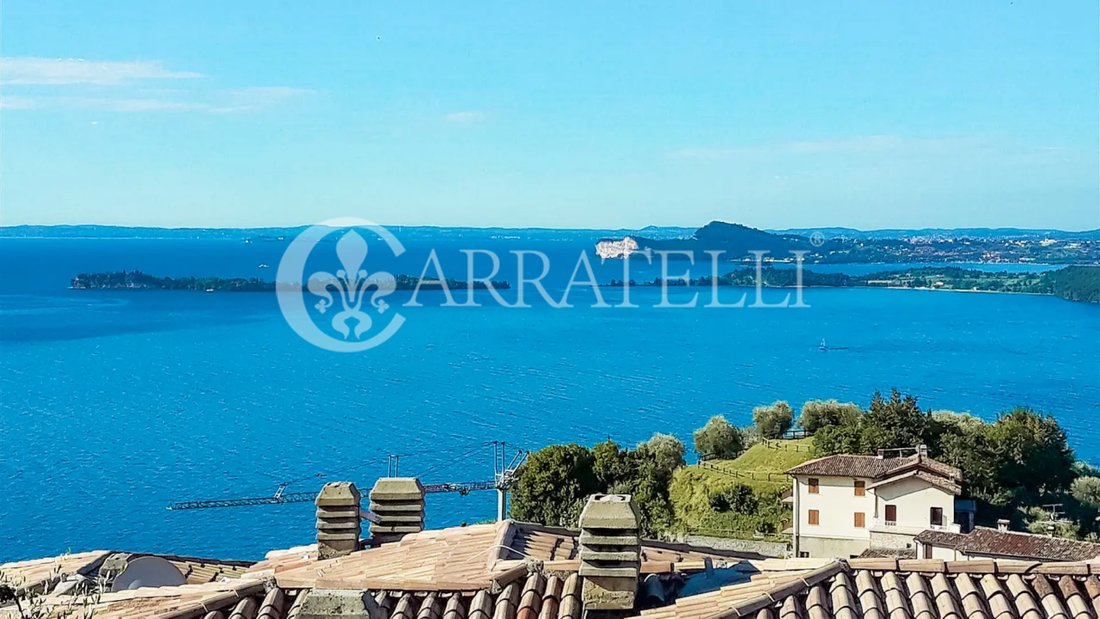 Villa in Gardone Riviera, Lombardy, Italy 1 - 15611102